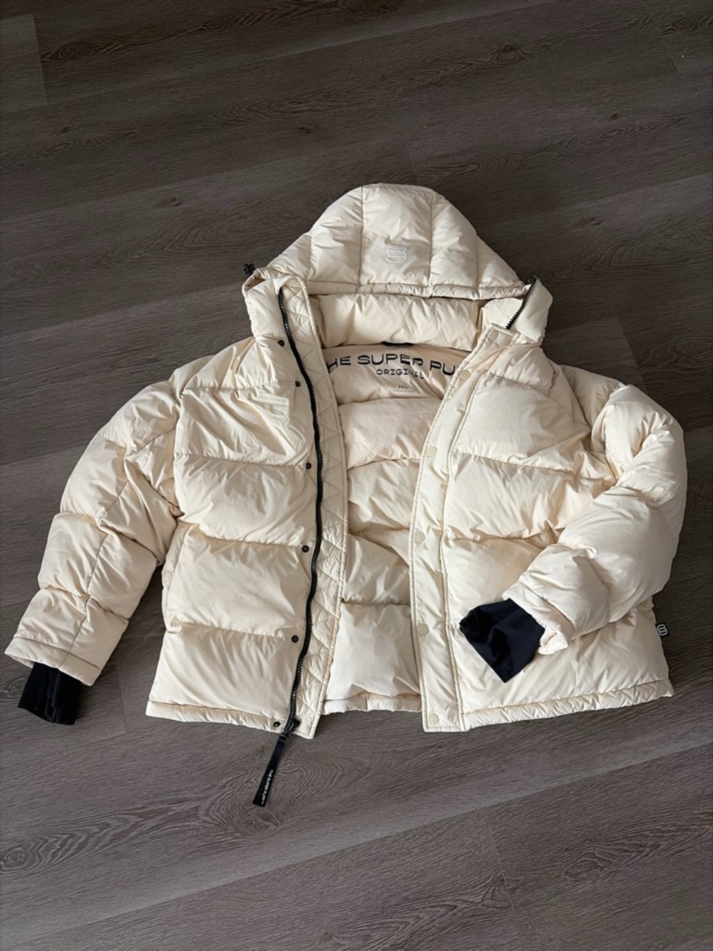 Aritzia the super puff 700 down fill puffer jacket coat